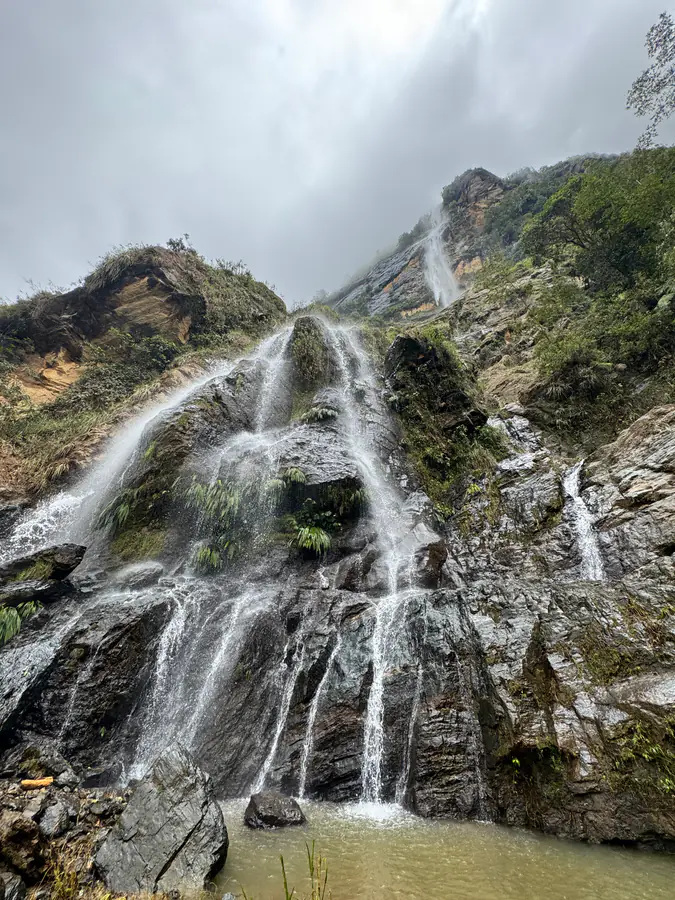Paisaje de montaña en una experiencia Kora