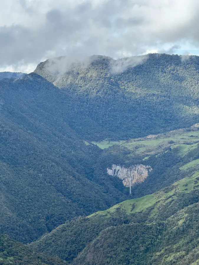 Paisaje de montaña en una experiencia Kora